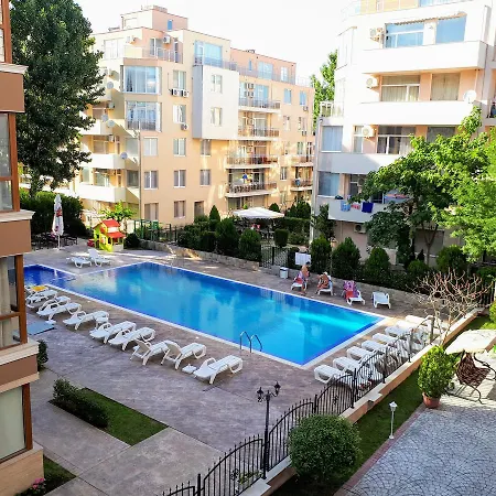 Casa Rossa Apartment *